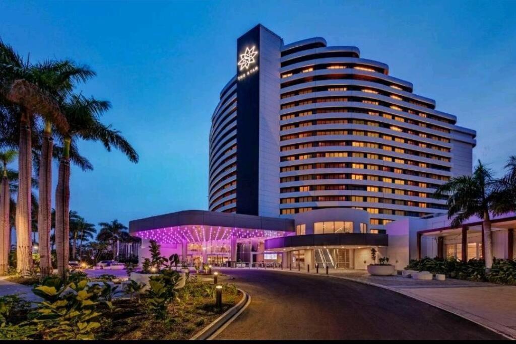 Broadbeach Victoria Square Gold Coast Exterior photo