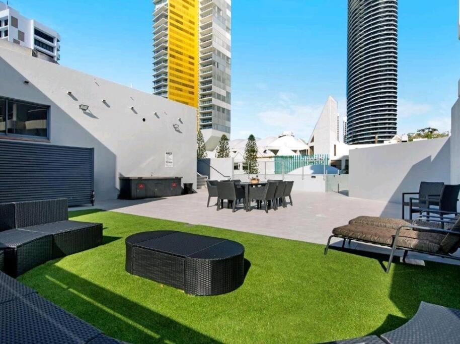 Broadbeach Victoria Square Gold Coast Exterior photo